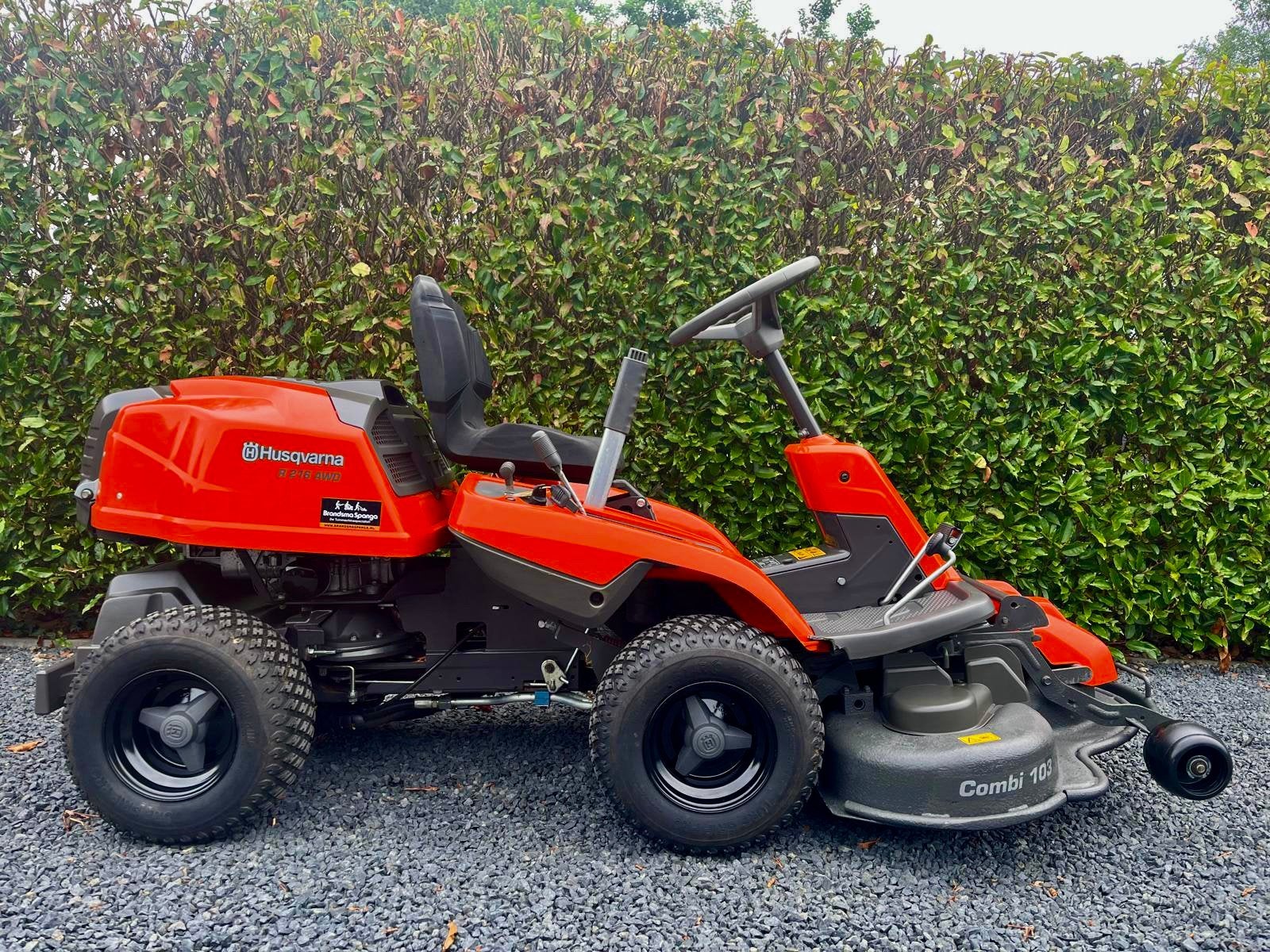 Gebruikte Husqvarna 216AWD, 4x4 hydrostaat, 103cm., Tuin en Terras, Zitmaaiers, Ophalen, Spangahoekweg 67, Gebruikt, Husqvarna