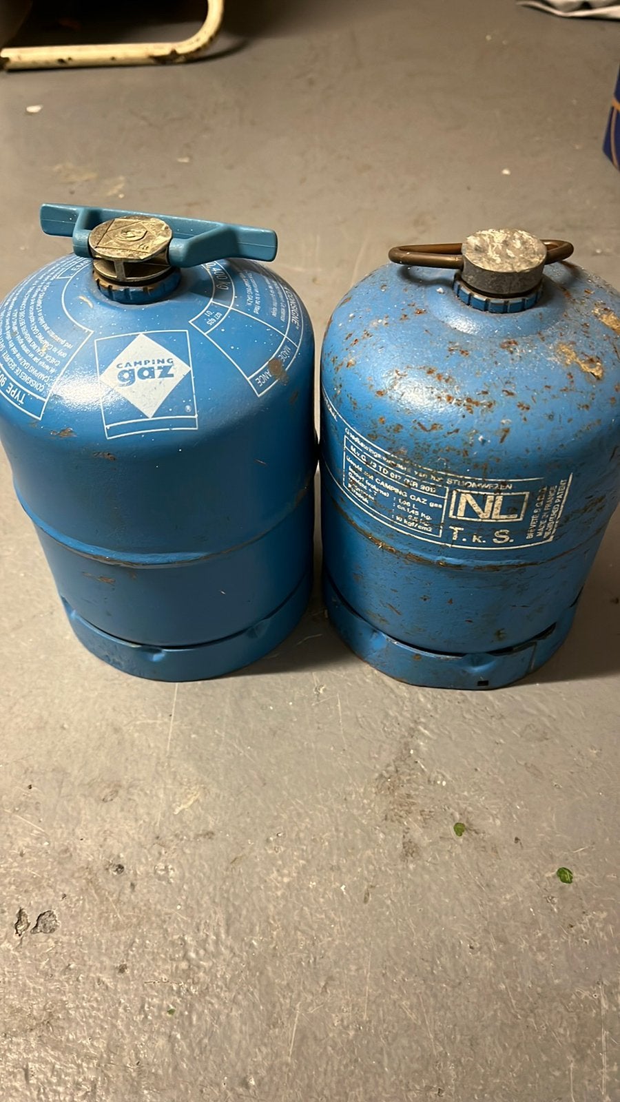 2 Gas flessen klein 0,400kg type 901, Ophalen, Gebruikt