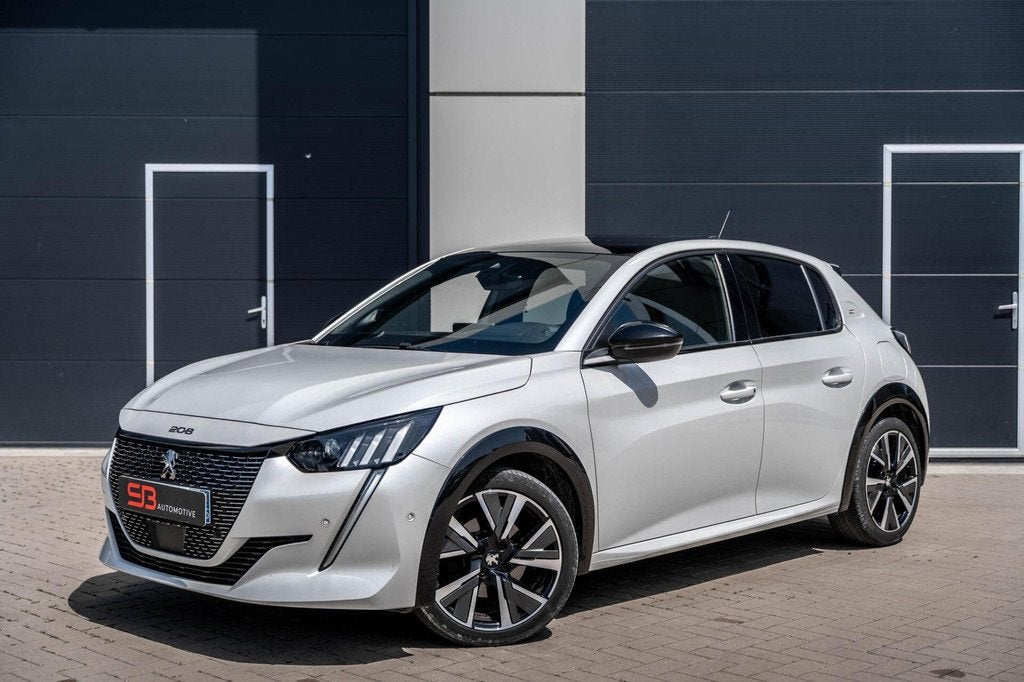 Peugeot 208 1.2 PureTech GT Stoelverw|Adaptief|Pano|BOMVOL!, 101 pk, Zwart, 1199 cc, Leder en Stof