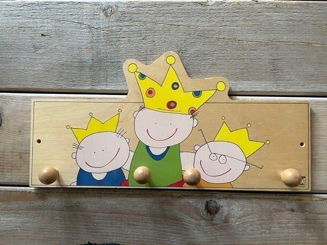 Houten kinderkapstok.  Kapstok kind Janbibejan. Kroontjes, Ophalen, Overige merken, Zo goed als nieuw, Kapstokje