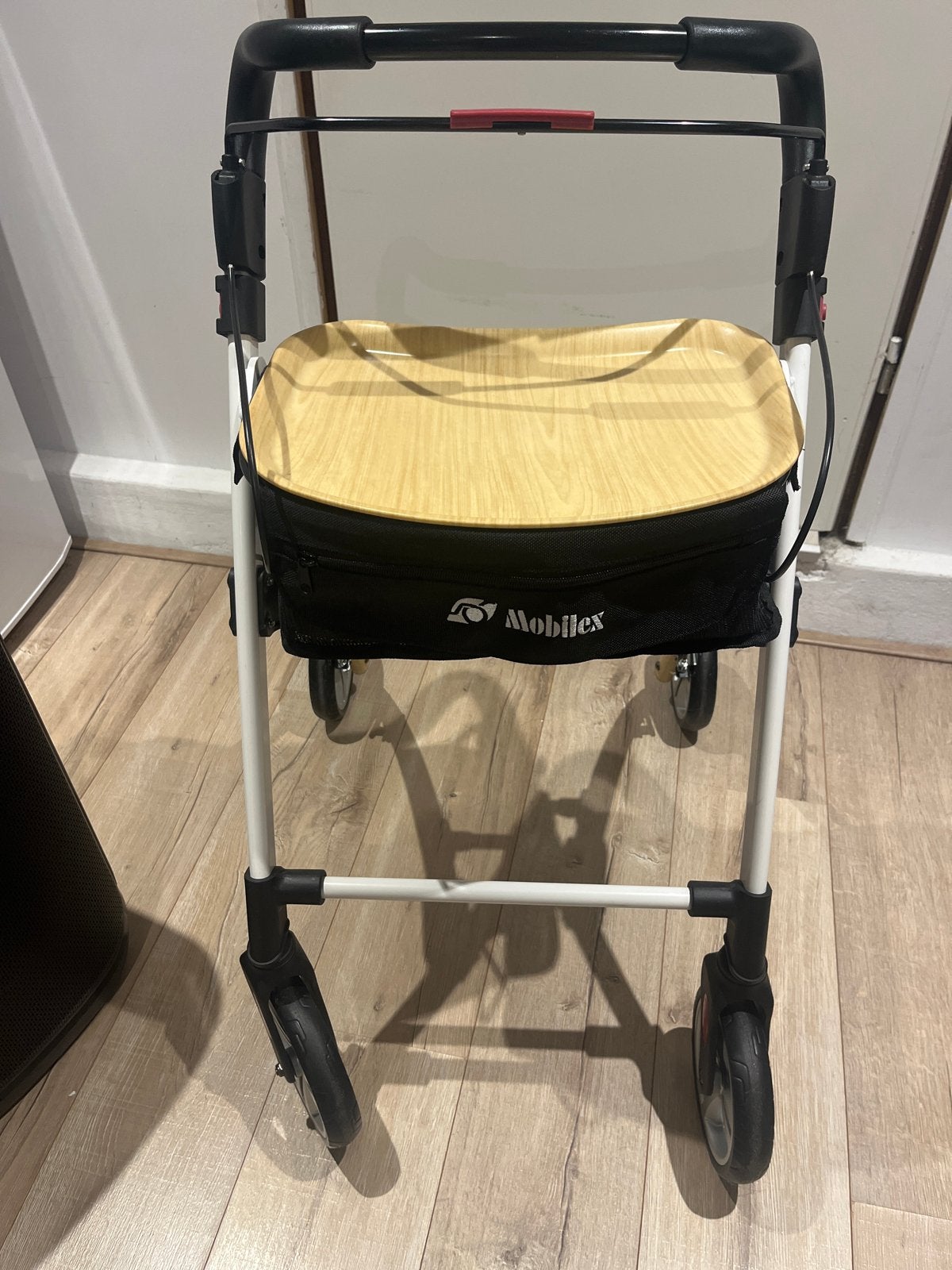 Mobilex rollator met dienblad - zo goed als nieuw, Diversen, Ophalen, Lichtgewicht, Zo goed als nieuw