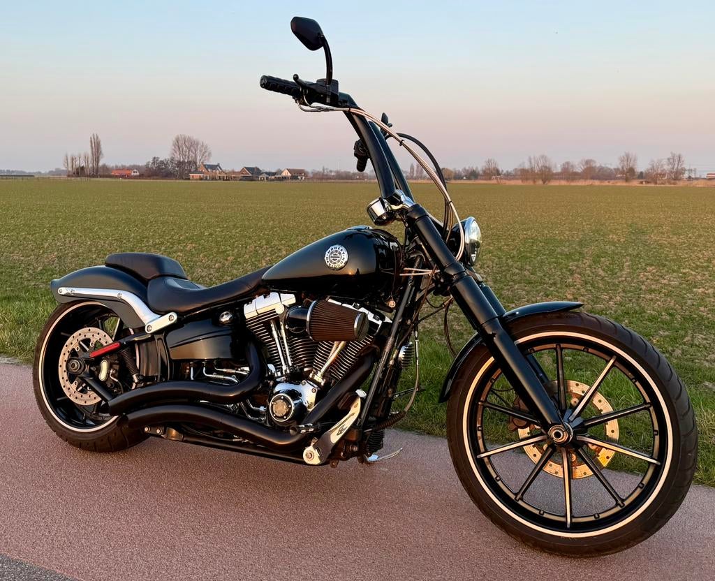 Foto 16 van BREAKOUT CUSTOM, VANCE & HINES, 2014, LED, 14” Fat stuur