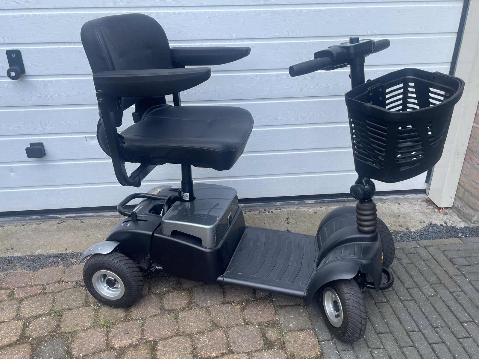 Scootmobiel opvouwbaar, Life & mobility VIVO grijs 2023, Life and Mobility, 10 km/u of minder, 16 t/m 25 km, Ophalen of Verzenden