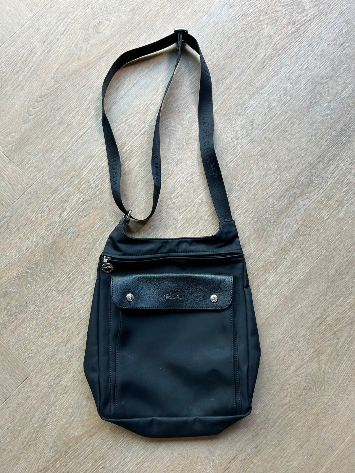 Longchamp zwarte schoudertas, Sieraden, Tassen en Uiterlijk, Verzenden, Zo goed als nieuw, Zwart, Schoudertasje