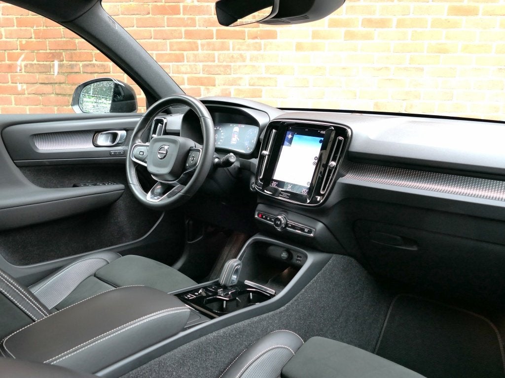Volvo XC40 T3 AUT R-Design 12 MND garantie Camera / Apple ca, Auto's, 12 maanden, Gebruikt, 163 pk, Bedrijf