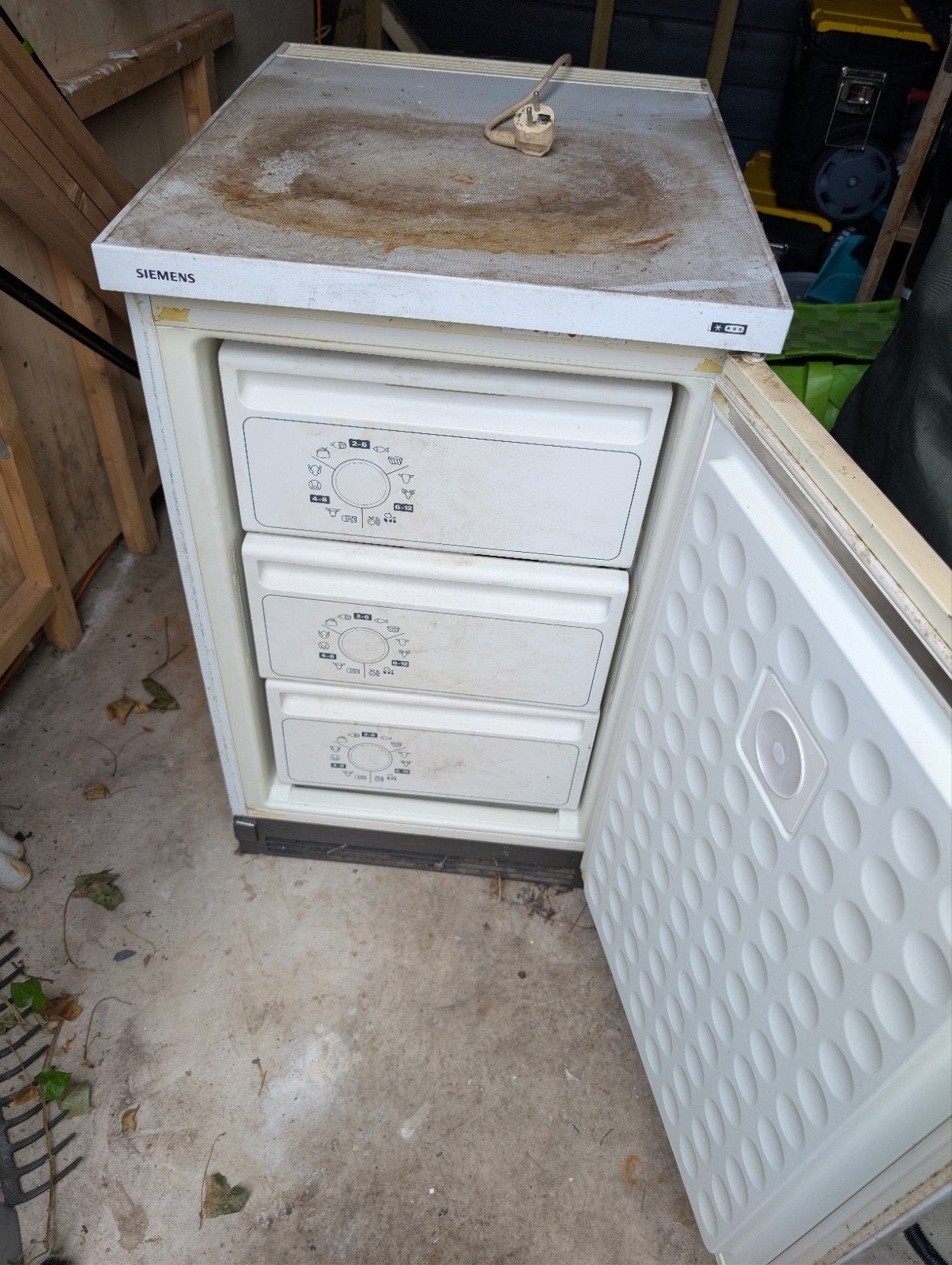 Gratis Siemens vriezer, Witgoed en Apparatuur, Koelkasten en IJskasten, Gebruikt, 100 tot 150 liter, Met aparte vriezer, 45 tot 60 cm