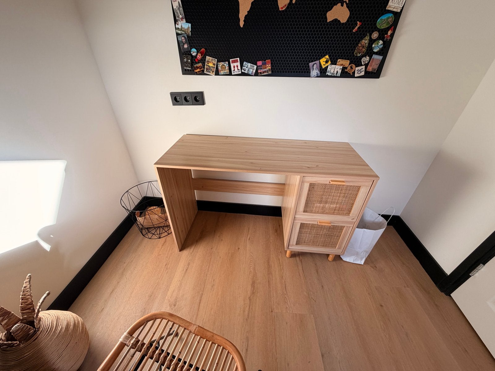 Bureau met rotan lades, Huis en Inrichting, Bureaus, Ophalen, 120 cm, 50 cm, Zo goed als nieuw