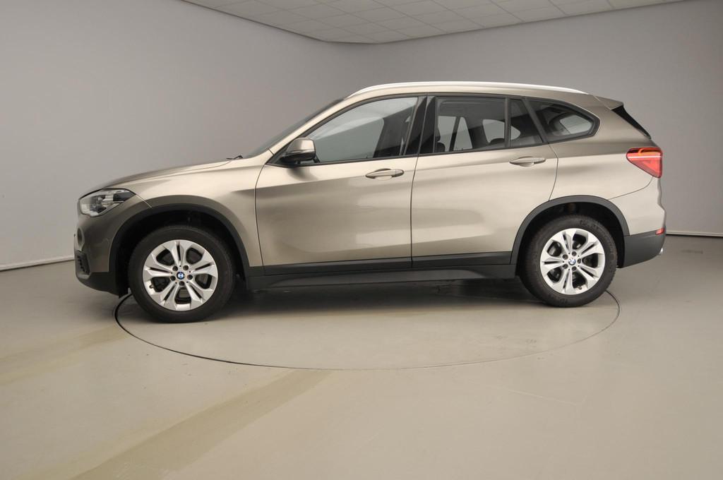 BMW X1 sDrive20i High Executive Automaat | Trekhaak (1800kg), Auto's, BMW, 1998 cc, Stof, Bedrijf, Automatische klimaatregeling