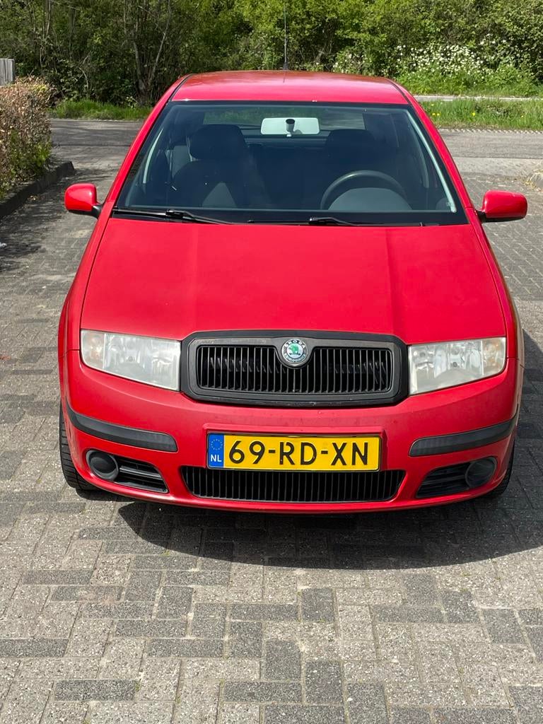 Skoda Fabia 1.4 55KW 2005 Rood, Auto's, Voorwielaandrijving, 450 kg, 4 cilinders, Origineel Nederlands