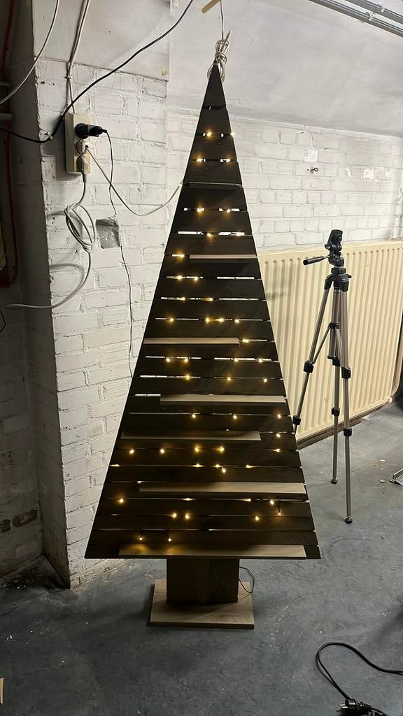Houten kerstboom met plankjes en lampjes, Ophalen, Gebruikt