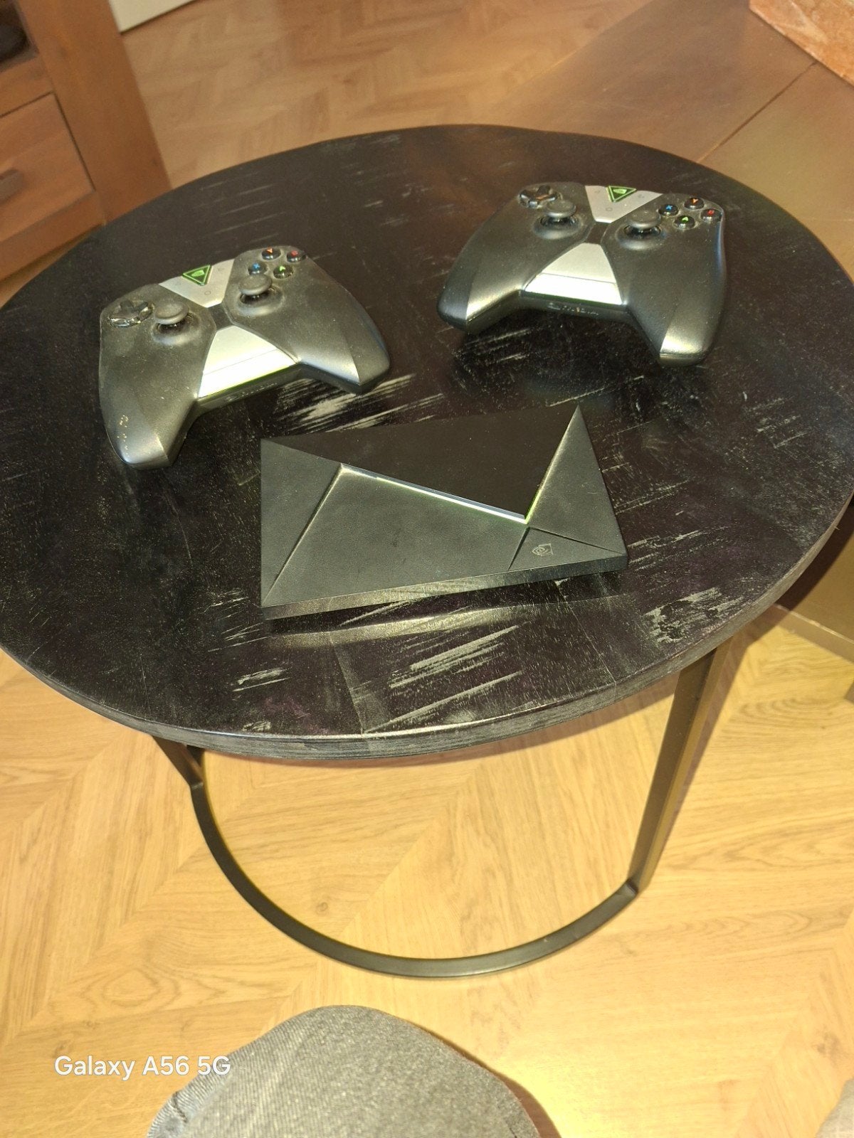 nvidia shield met 2 controllers, Ophalen, Gebruikt