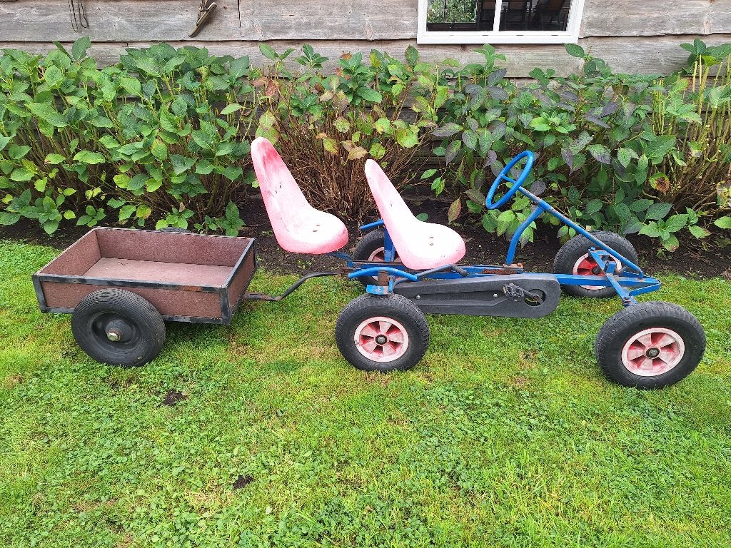 Mammoet skelter met aanhanger