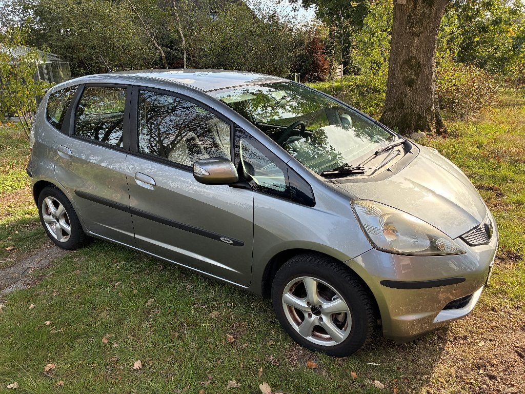 Honda Jazz 1.4 Comfort 2009 Trekhaak en LM velgen, Auto's, Voorwielaandrijving, 1046 kg, 40 €/maand, Zwart