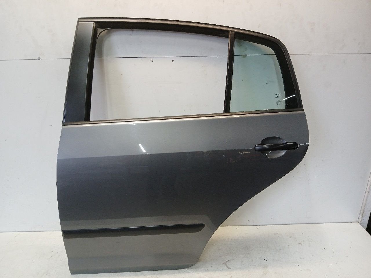 Portier links achter Volkswagen Golf, Onderdelen@venauto.nl, Van der Ven Autorecycling B.V., Gebruikt, Ettenseweg 76, 4706 PB Roosendaal, The Netherlands