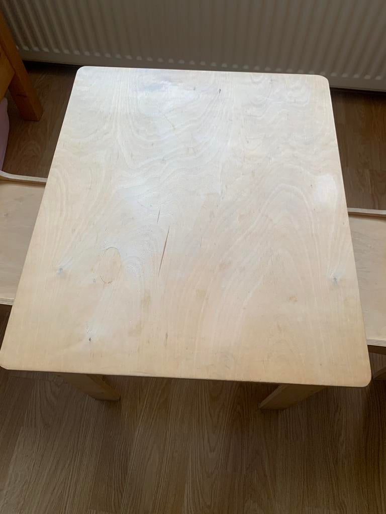 Kinder tafel en 2 stoeltjes, Ophalen, Zo goed als nieuw, Rechthoekig, 50 tot 100 cm
