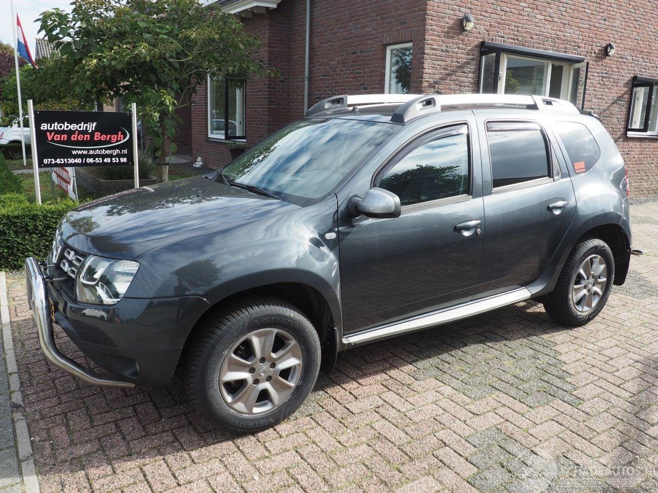 Dacia Duster 1.2Tce 4X2 BlackShadow (bj 2017), Dacia, Renault Deutschland AG, Handgeschakeld, SUV of Terreinwagen