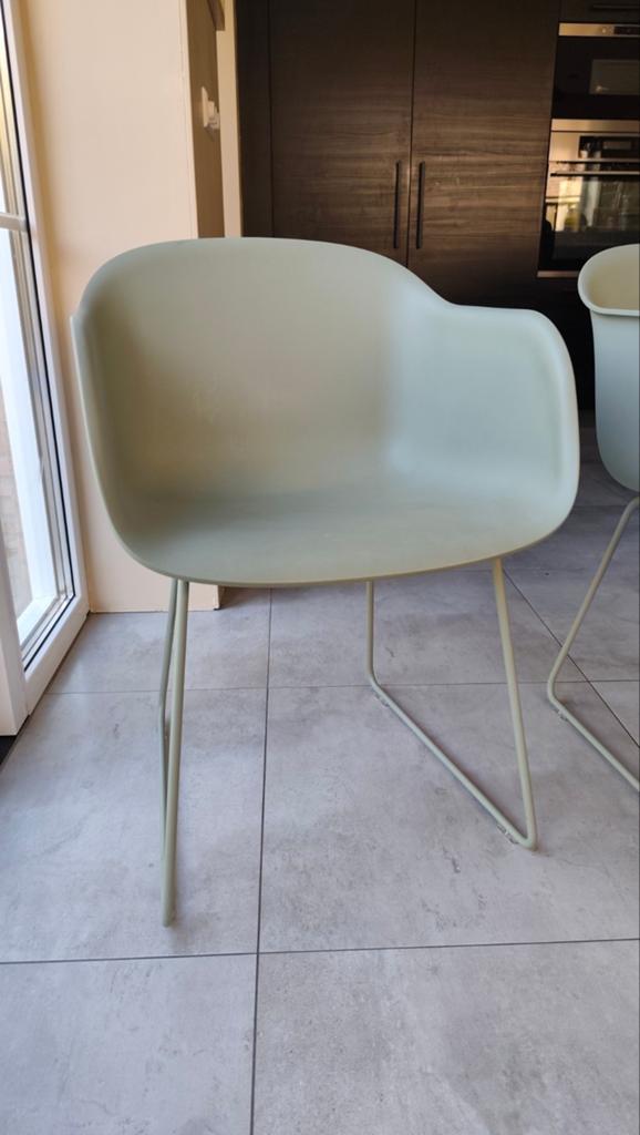 2x Muuto fiber side stoel groen ZGAN, Huis en Inrichting, Stoelen, Ophalen, Overige kleuren, Eén
