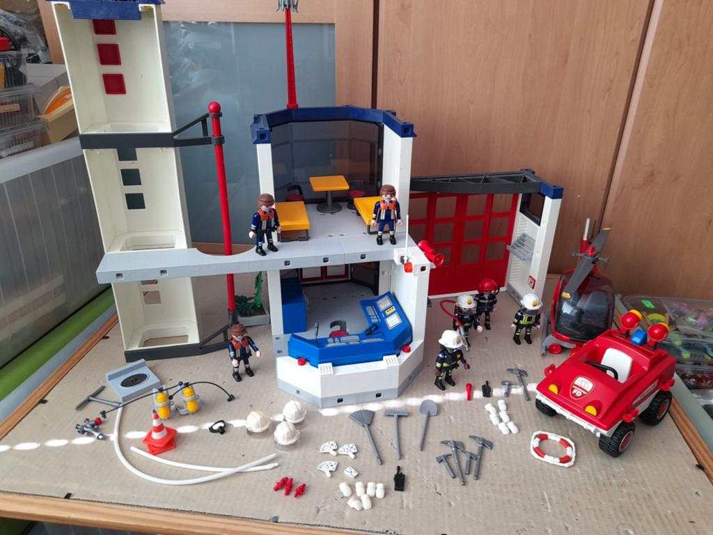 Playmobil brandweerkazerne, Kinderen en Baby's, Speelgoed | Playmobil, Ophalen of Verzenden, Zo goed als nieuw, Complete set