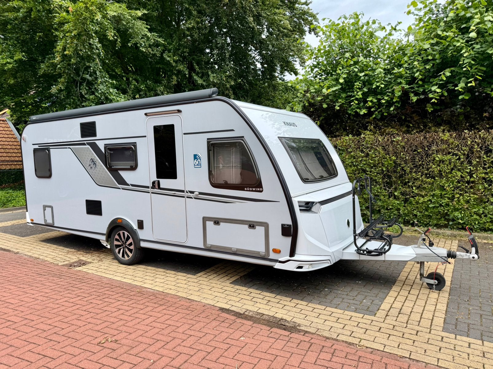 Knaus Sudwind 580 QS 60-Years | Stapelbed, Mover, Luifel,ATC, Omvormbare zithoek, Bedrijf, Treinzit, Schokbreker