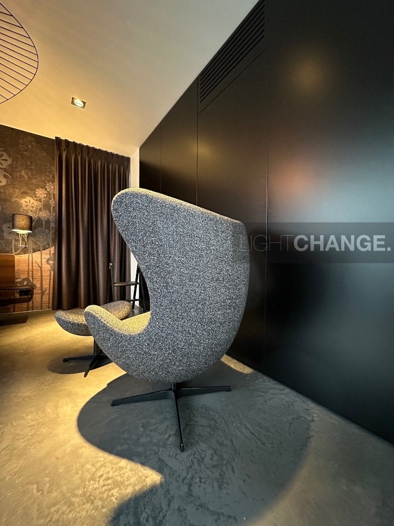 Fritz Hansen EGG Chair + Footstool stof, leder NIEUW in doos, Waterstad 23, High-end Furniture, Nieuw, 75 tot 100 cm
