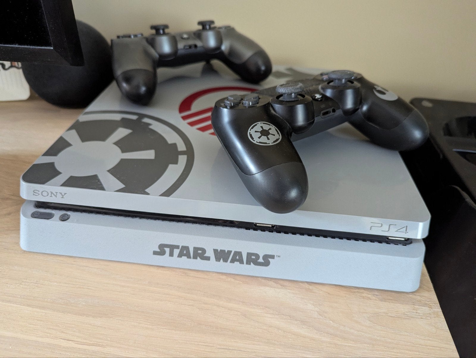 Star Wars Battlefront II Limited Edition PS4, Spelcomputers en Games, Spelcomputers | Sony PlayStation 4, Met games, Met 2 controllers