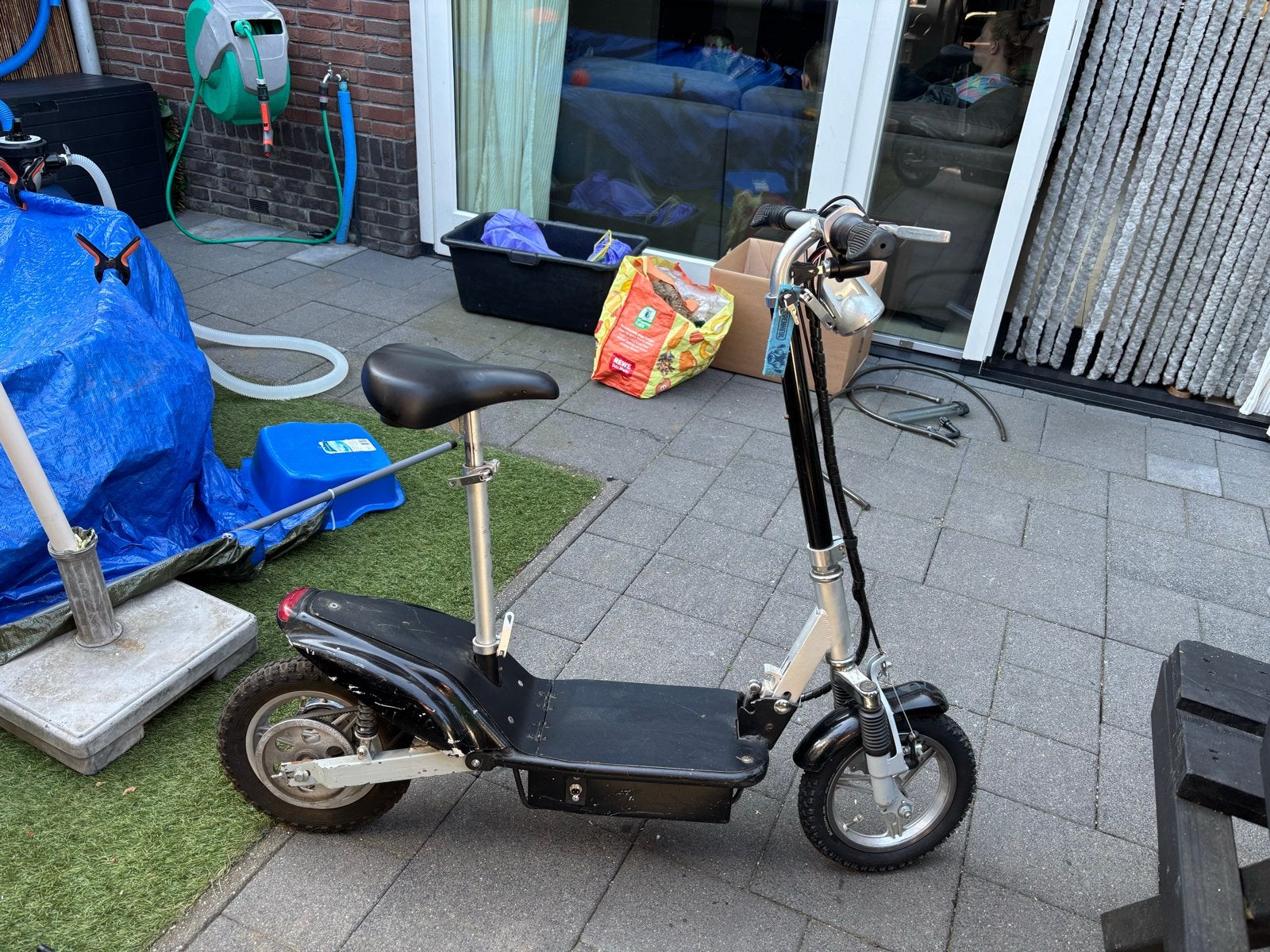 Elektrische step met zadel - Nieuwe banden!, Ophalen of Verzenden, Gebruikt, Elektrische step (E-scooter)