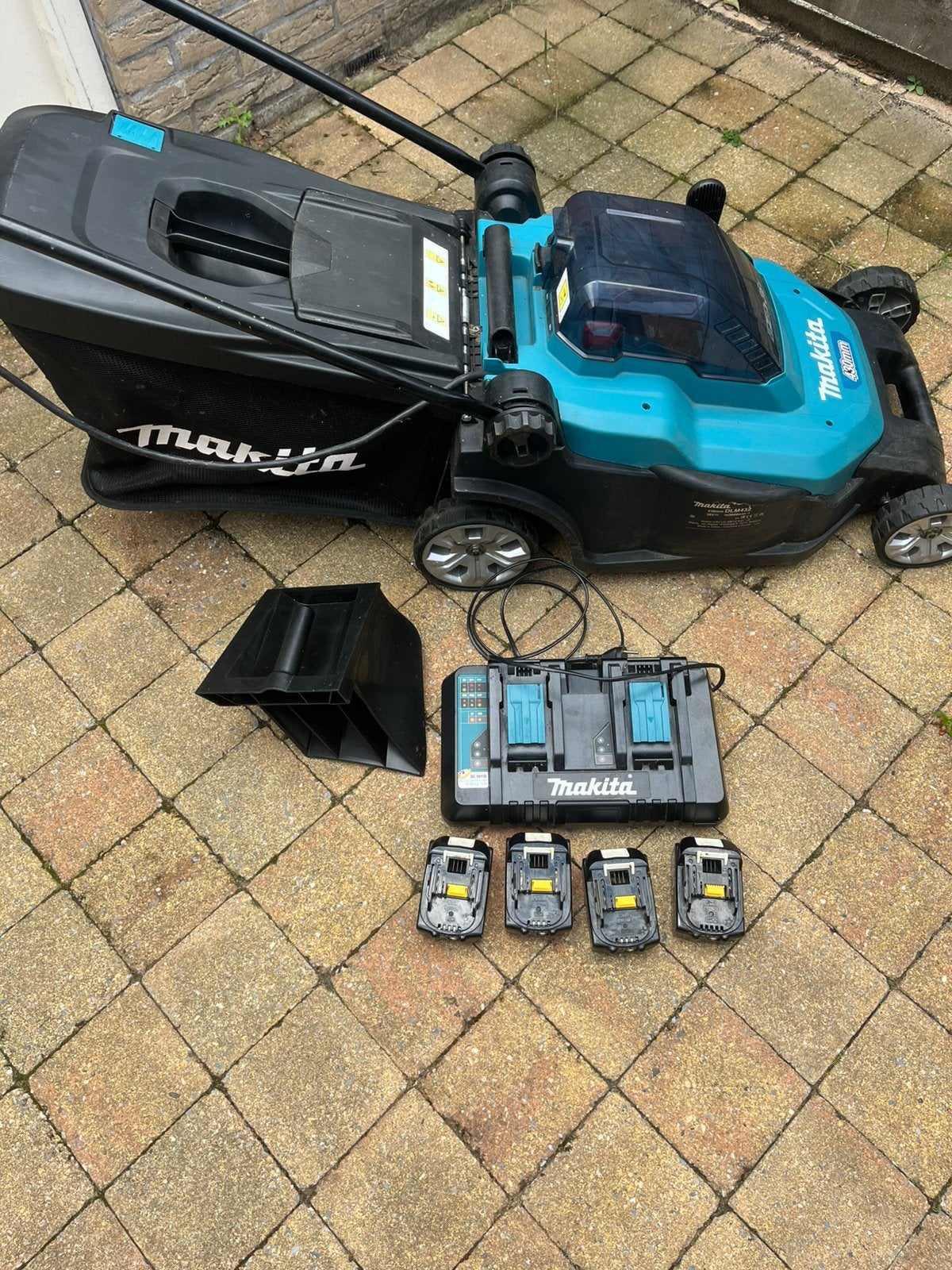 Makita Accu Grasmaaier DLM432 met 4x 5.0Ah  accu's en lader, Ophalen, Cirkelmaaier, Accu-grasmaaier, Zo goed als nieuw