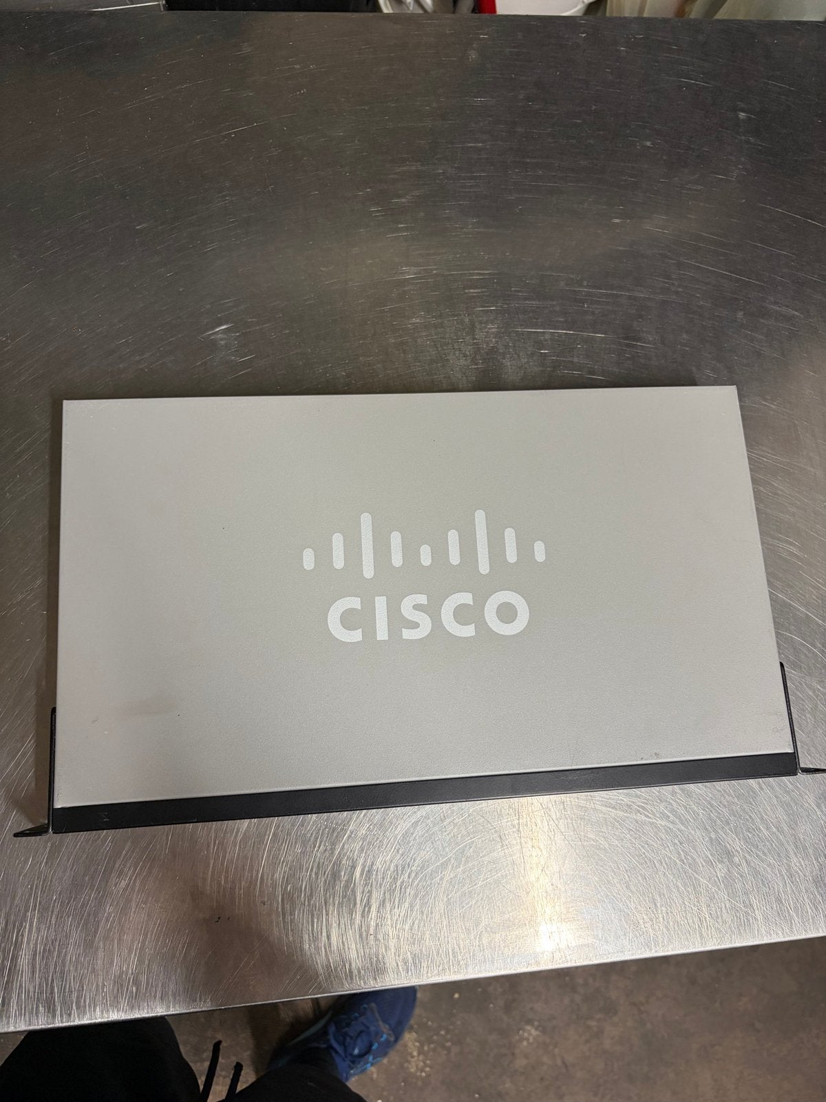 Cisco SG300-28 28-poorts Gigabit Managed Switch, Computers en Software, Netwerk switches, Ophalen, Gebruikt