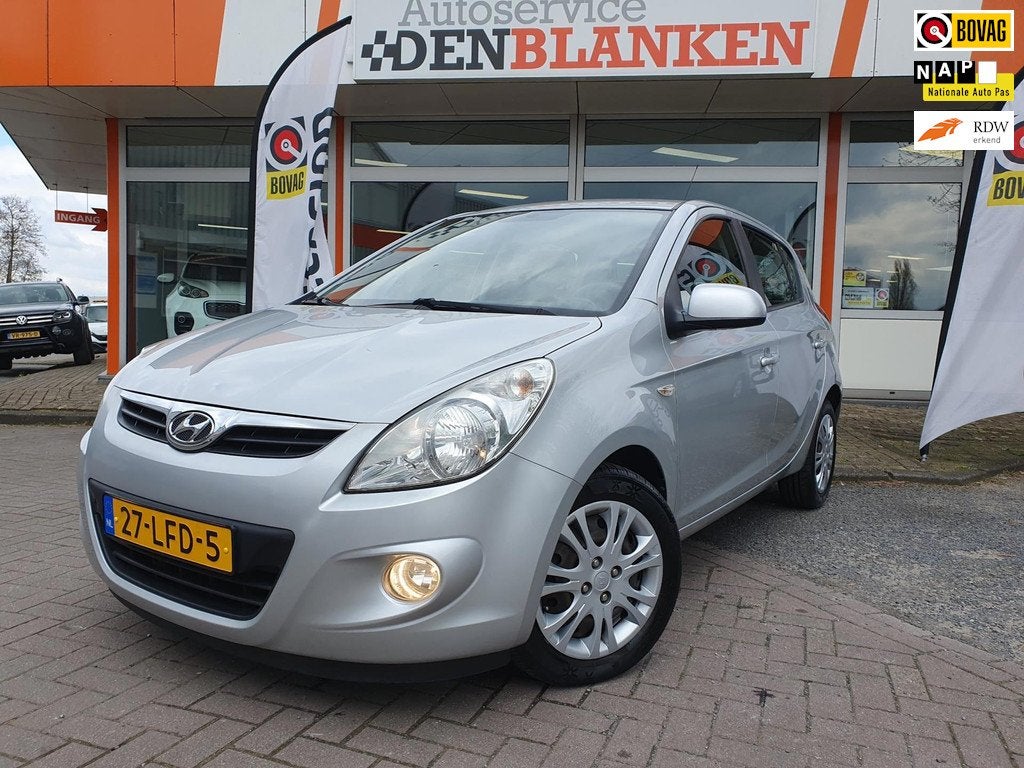 Hyundai I20 1.4i DynamicVersion 5drs Automaat BJ.2010 / Airc, Auto's, 4 cilinders, 1396 cc, Origineel Nederlands, Bedrijf