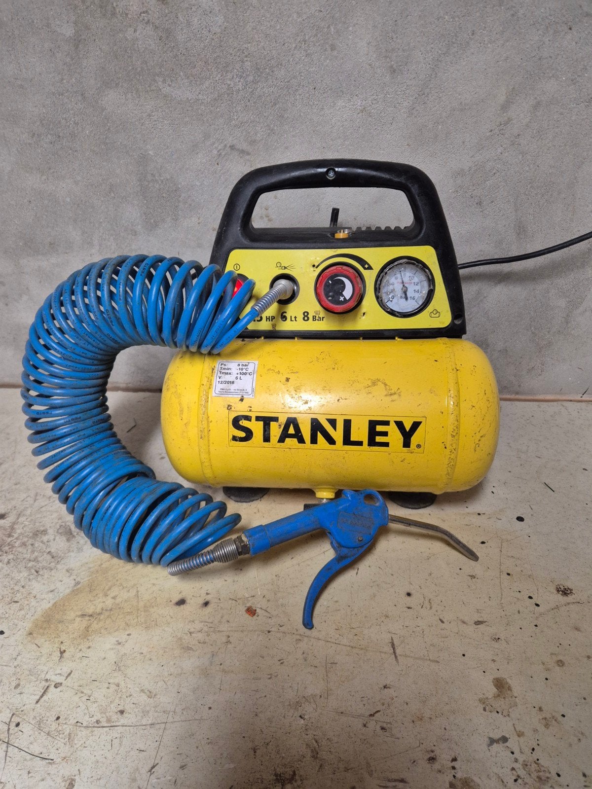 Stanley Luchtcompressor 6L 8 Bar - Compact en Krachtig, Gebruikt, 6 tot 10 bar, Ophalen of Verzenden, Minder dan 200 liter/min