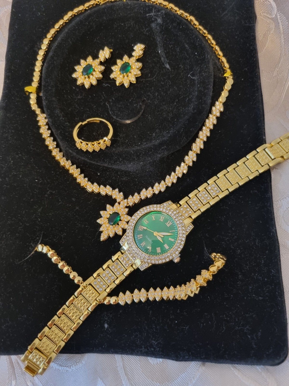 Prachtige  Sieradenset met Groene Steen, Met edelsteen, Nieuw, Ophalen of Verzenden, Dame