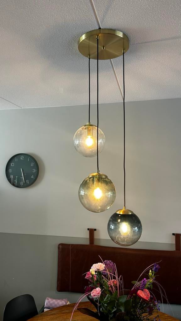 Dimbaar Messing Hanglamp met 3 Blauwgroene Glazen Bollen, Ophalen, Gebruikt, Art deco, Glas