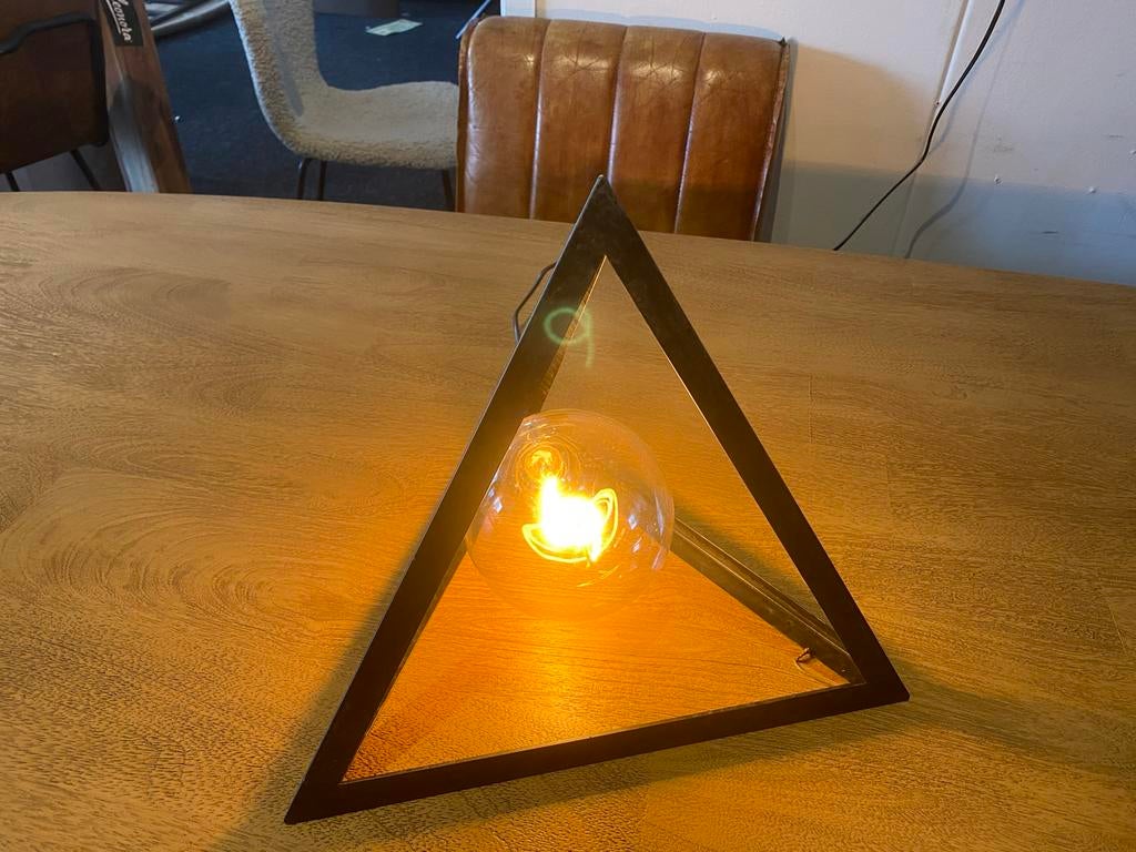 Piramide lamp 30cm metaal inclusief mega grote led lamp, Huis en Inrichting, Ophalen, Nieuw, Metaal
