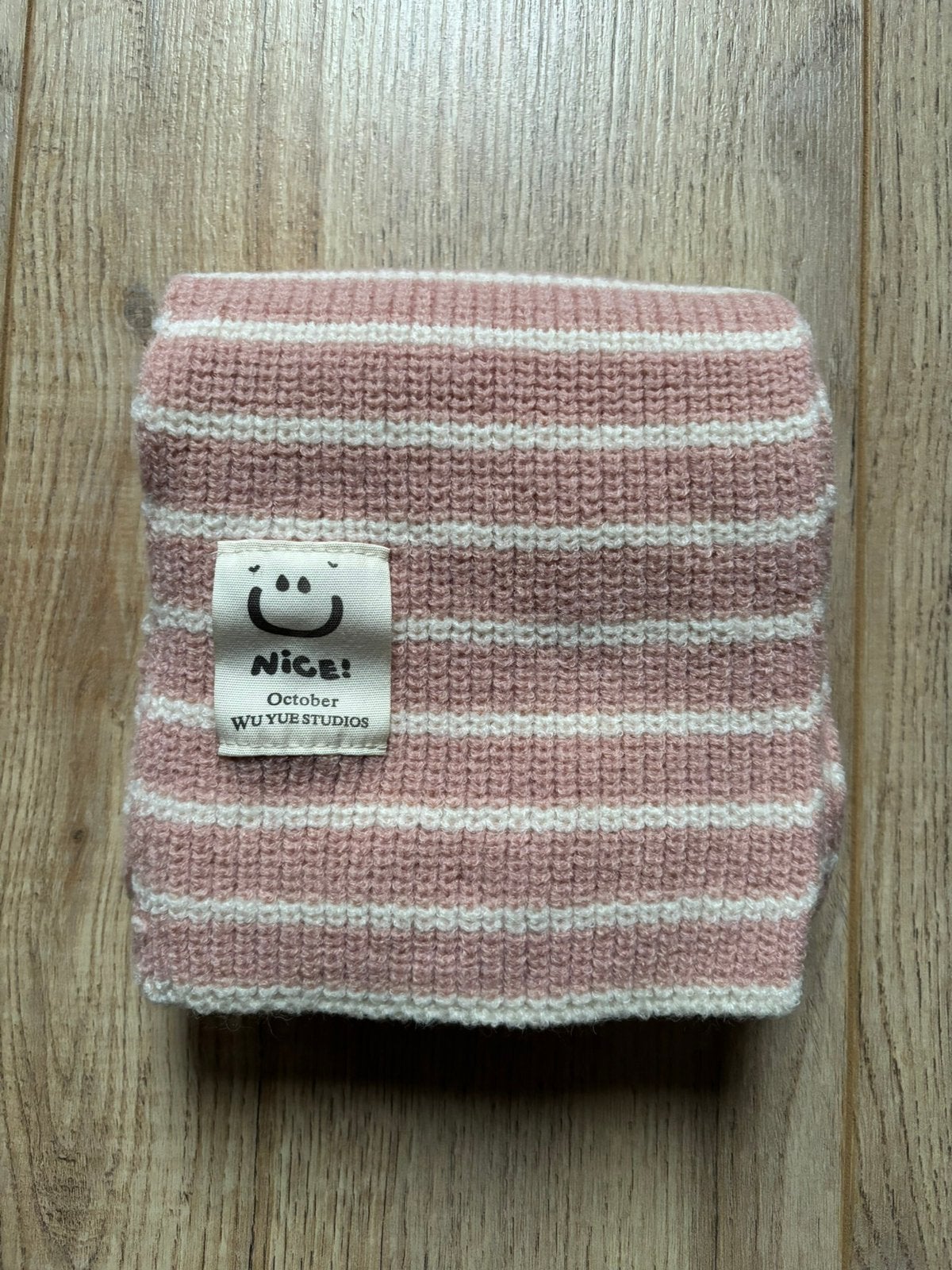 Nieuwe sjaal lichtroze met wit Wi Yu Studios, Kleding | Dames, Ophalen of Verzenden, Nieuw, Maat 36 (S), Sjaal