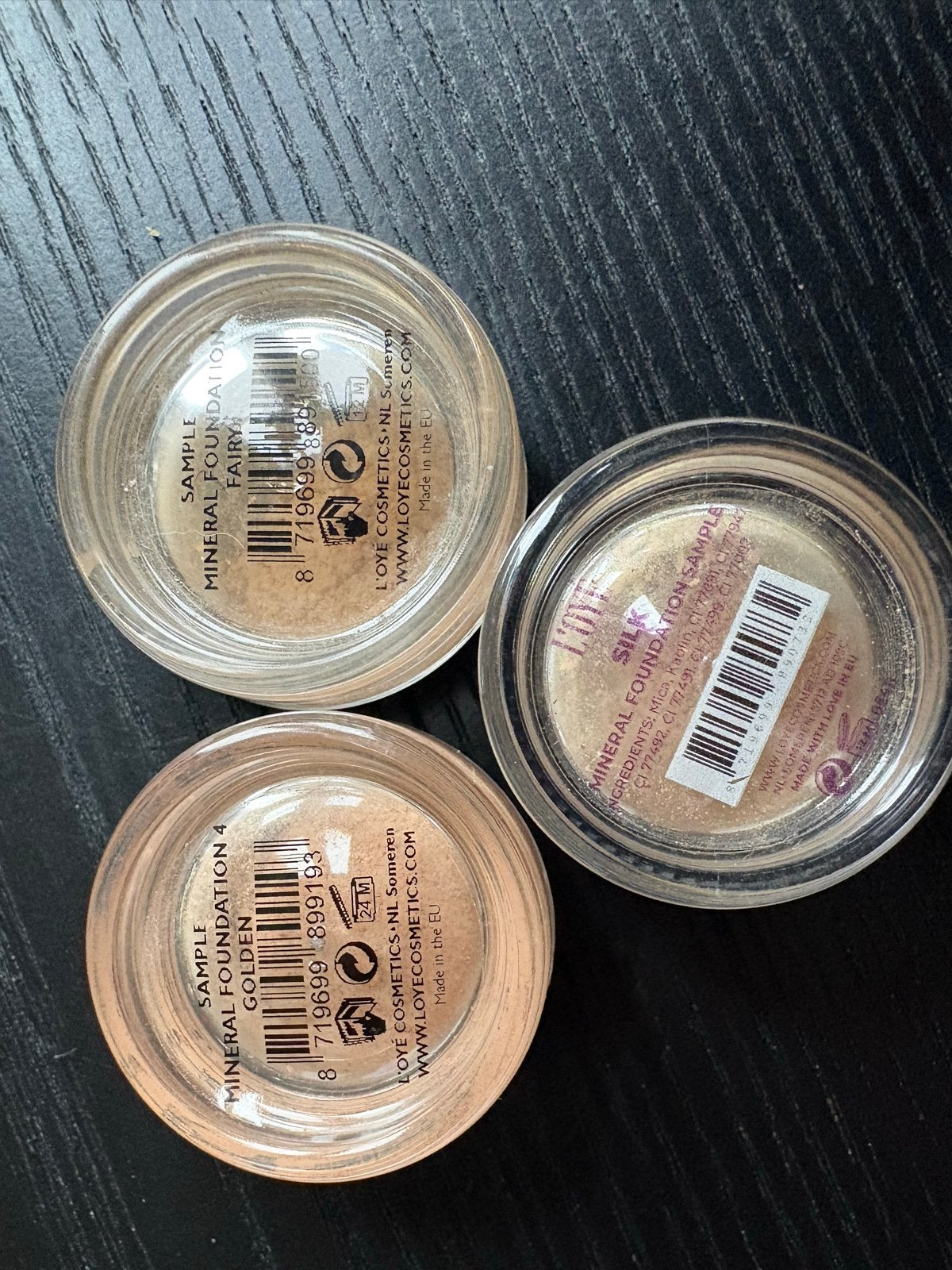 Love Cosmetics Minerale Foundation Samples, Overige kleuren, Gehele gezicht, Ophalen of Verzenden, Zo goed als nieuw
