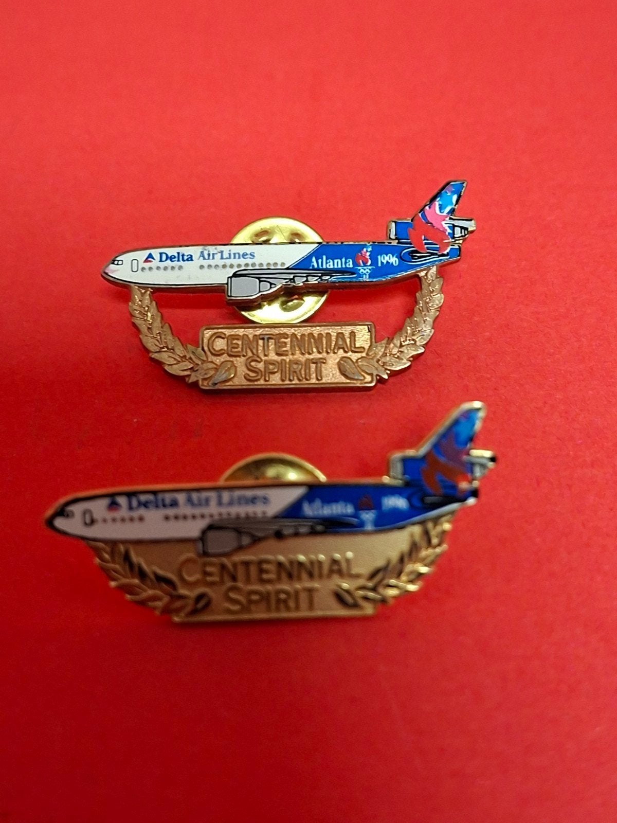2 Pins DELTA AIRLINES, Ophalen of Verzenden, Gebruikt