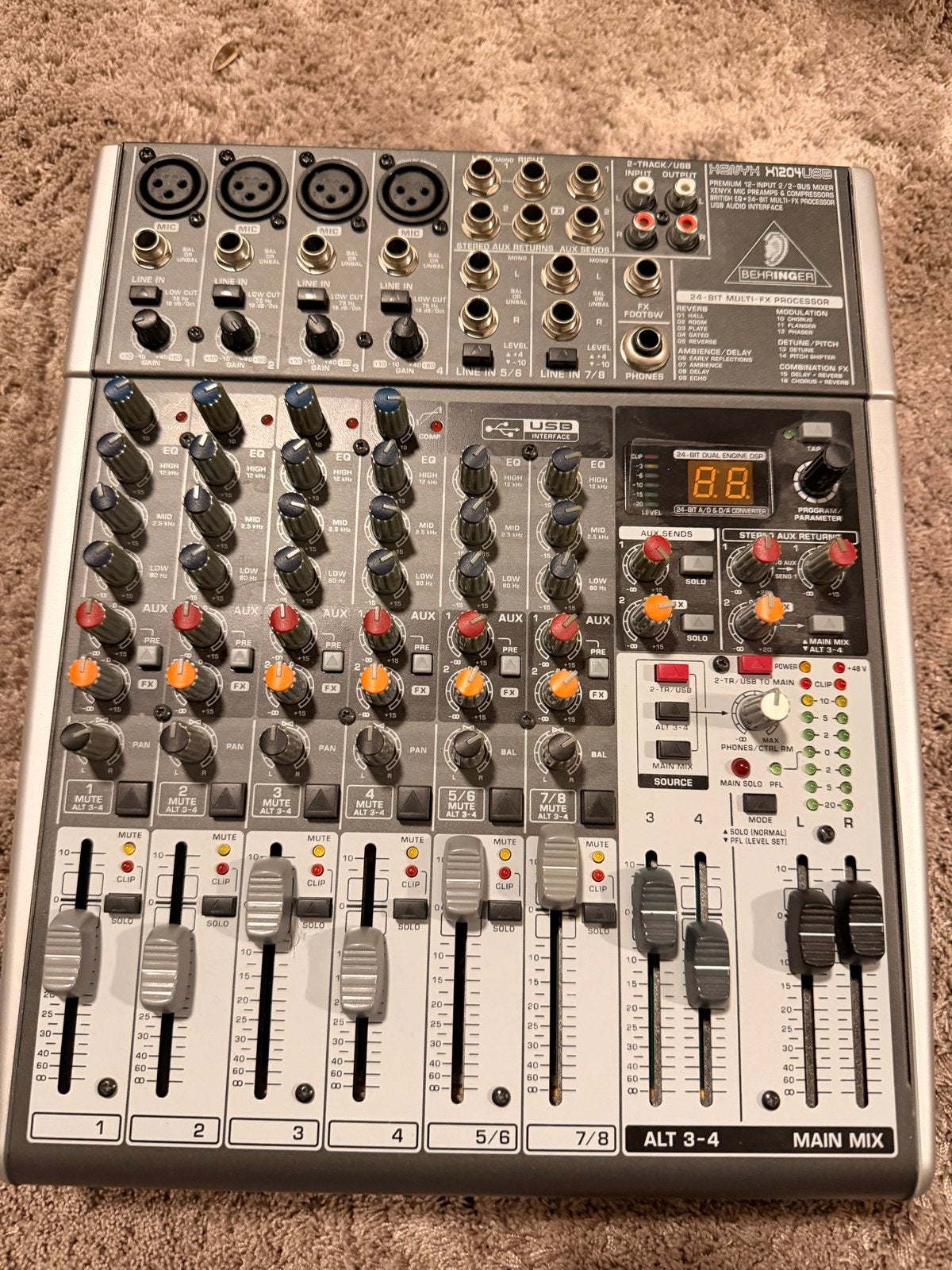 Behringer Xenyx Q1204USB Mixer met Shure SM58 Microfoon, Muziek en Instrumenten, Mengpanelen, Ophalen, Gebruikt, 10 tot 20 kanalen