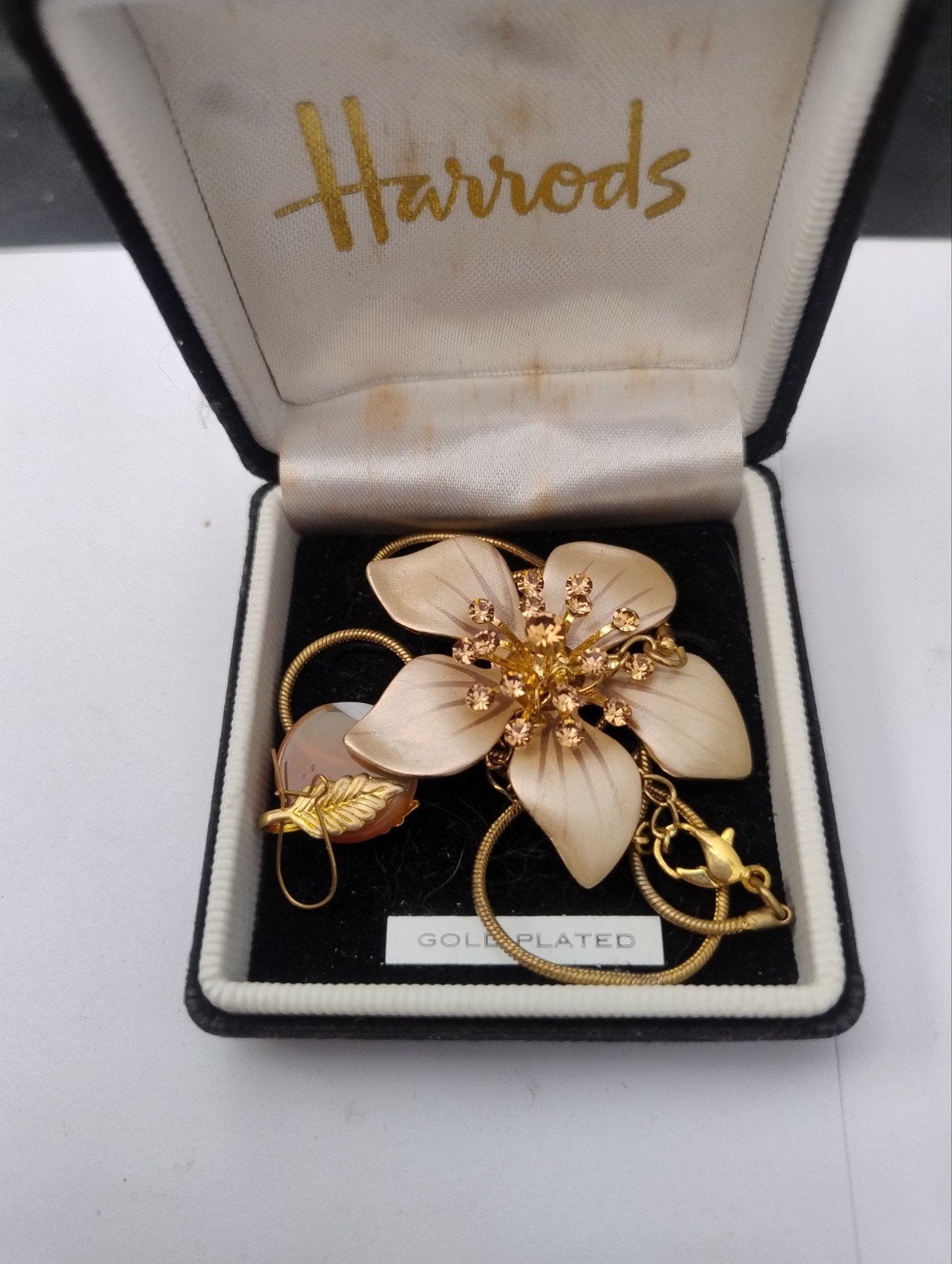 🔴 Harrods hanger in doosje, Ophalen of Verzenden, Goud, Overige materialen