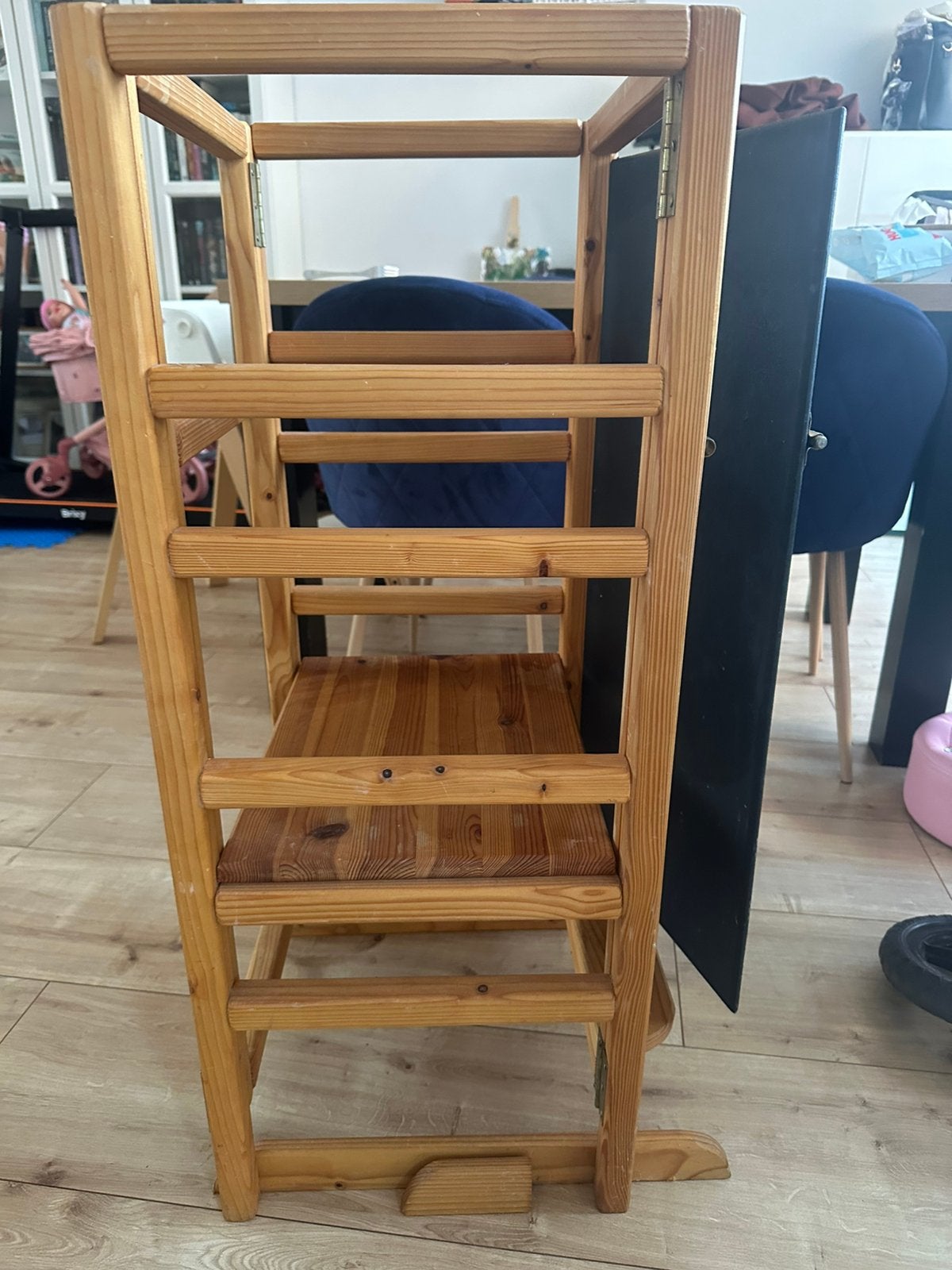 Leertoren, kitchen helper, Ophalen, Zo goed als nieuw, Stoel(en)