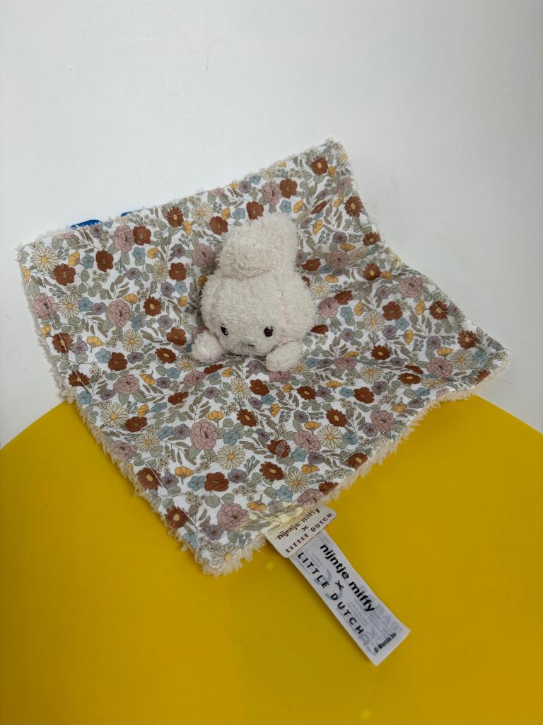 K1312 little dutch doekje nijntje bloemen klein formaat, Kinderen en Baby's, Ophalen of Verzenden, Zo goed als nieuw, Overige typen