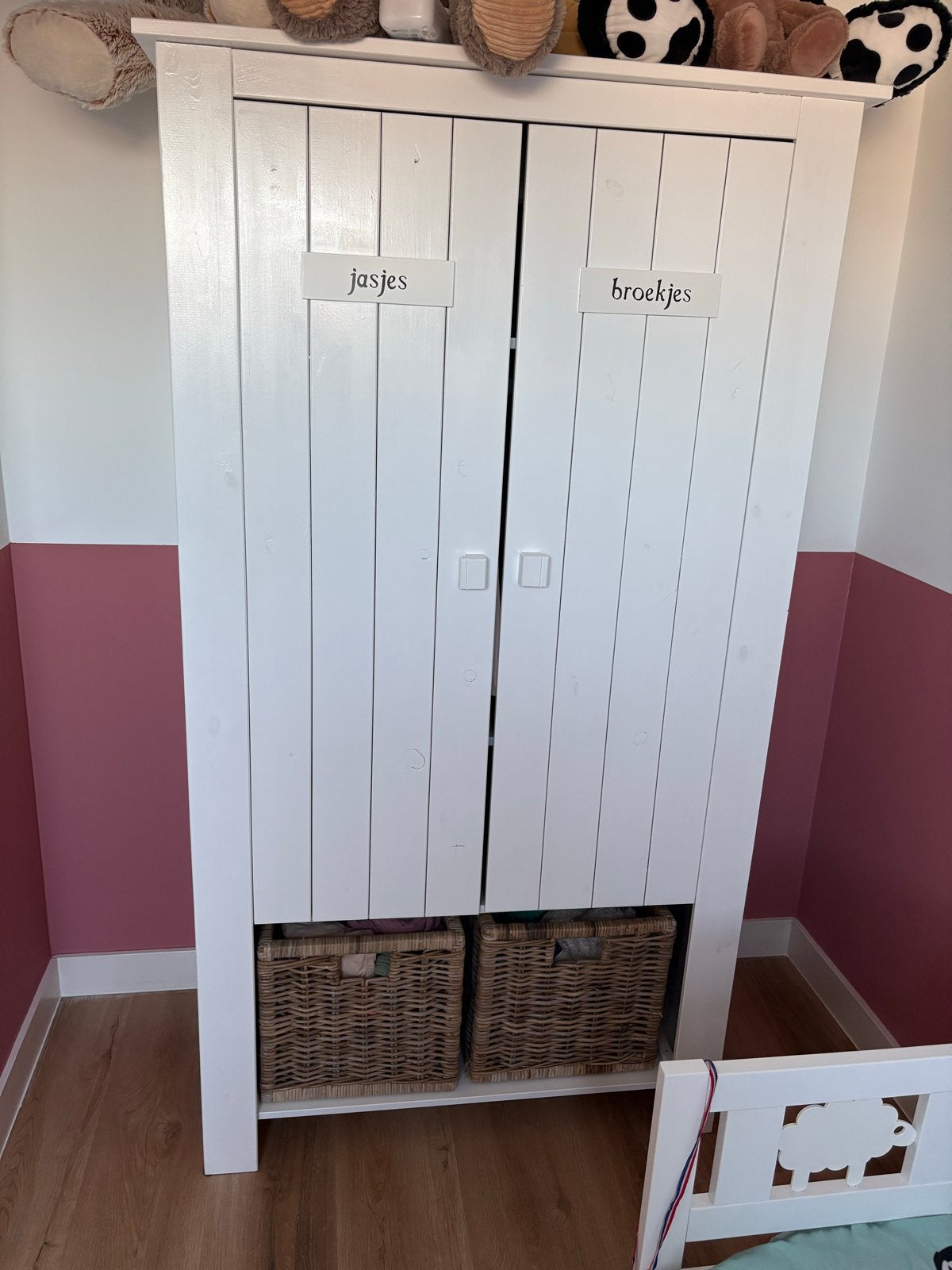 Complete babykamer: ledikant, commode en kledingkast, Ophalen, Zo goed als nieuw, Jongetje of Meisje