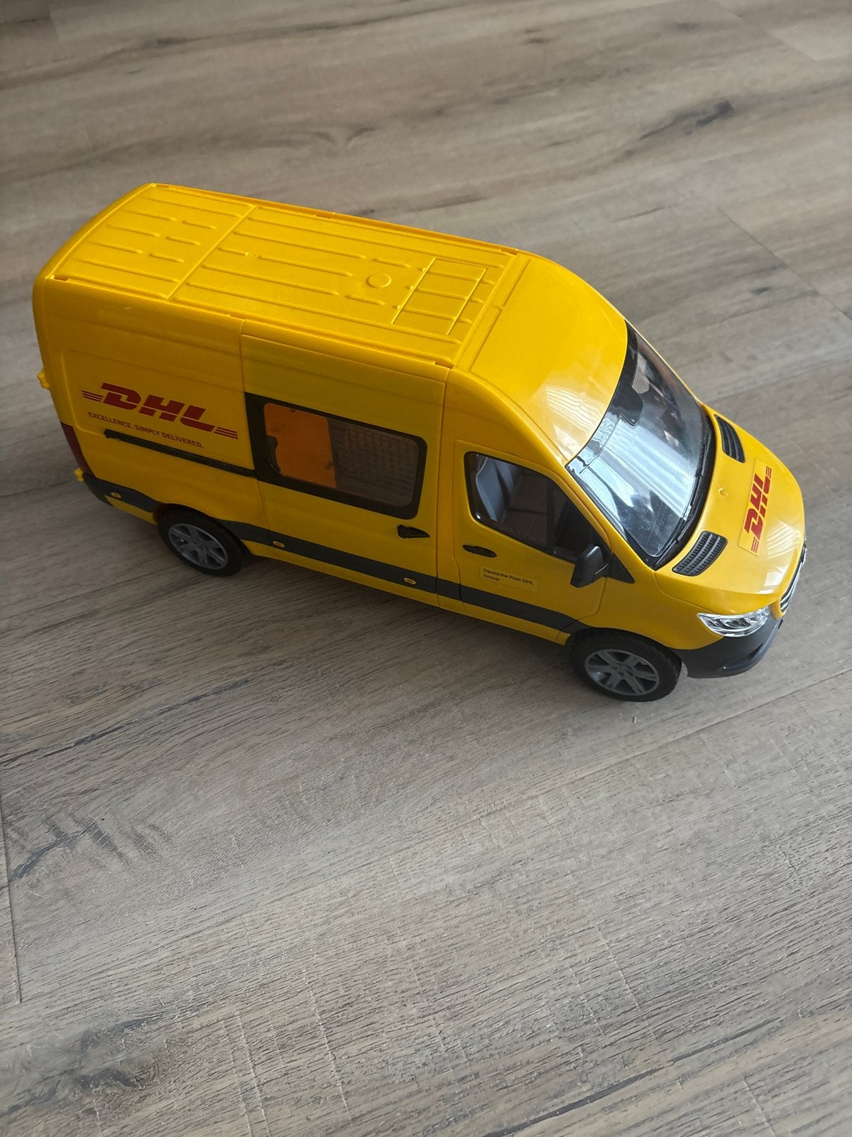 Bruder DHL Bestelwagen met Accessoires, Ophalen, Zo goed als nieuw