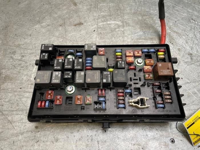Zekeringkast van een Opel Insignia, Gebruikt, -, -, Opel