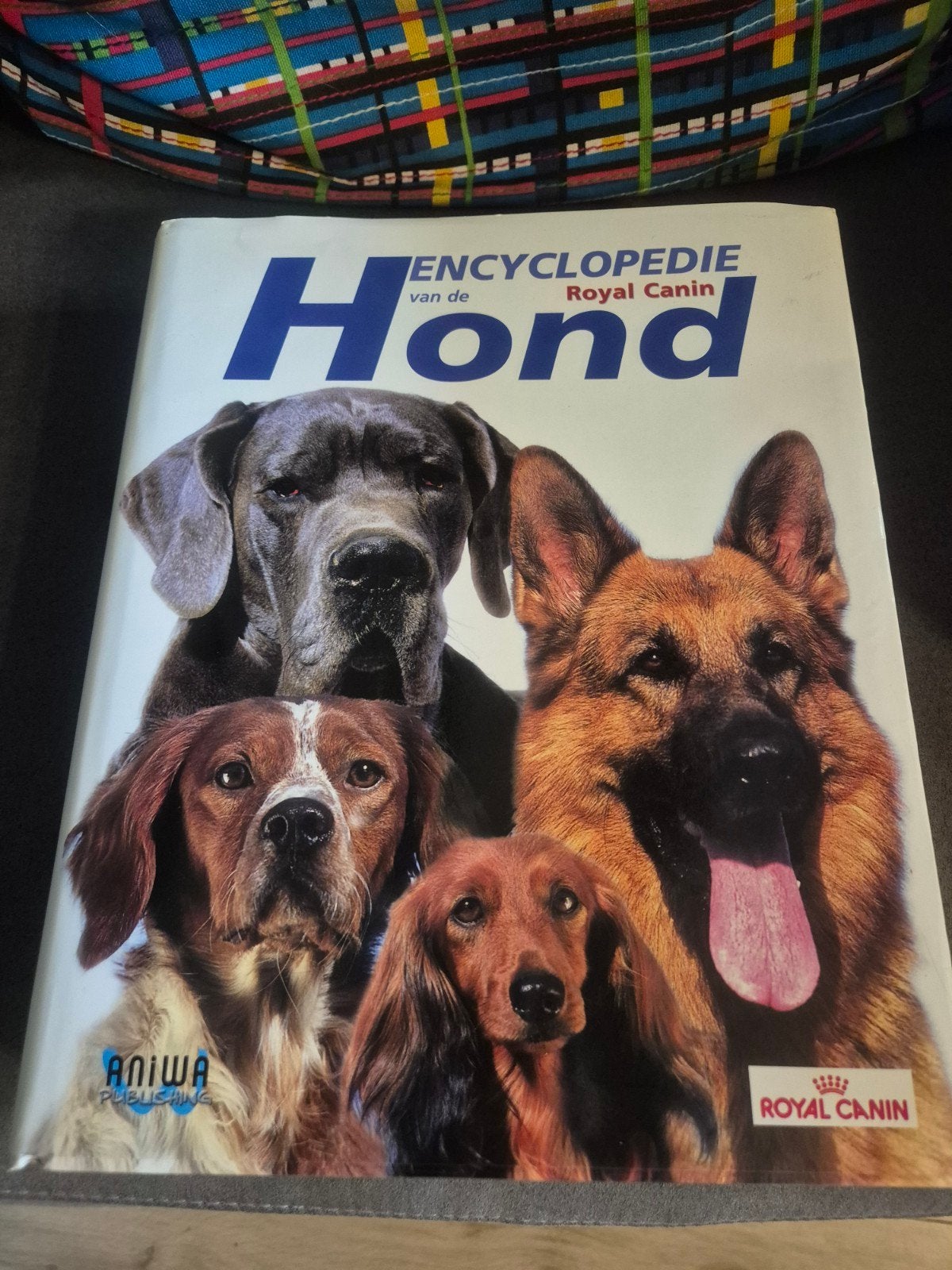 mooi boek met alle hondenrassen, Boeken, Ophalen of Verzenden, Zo goed als nieuw