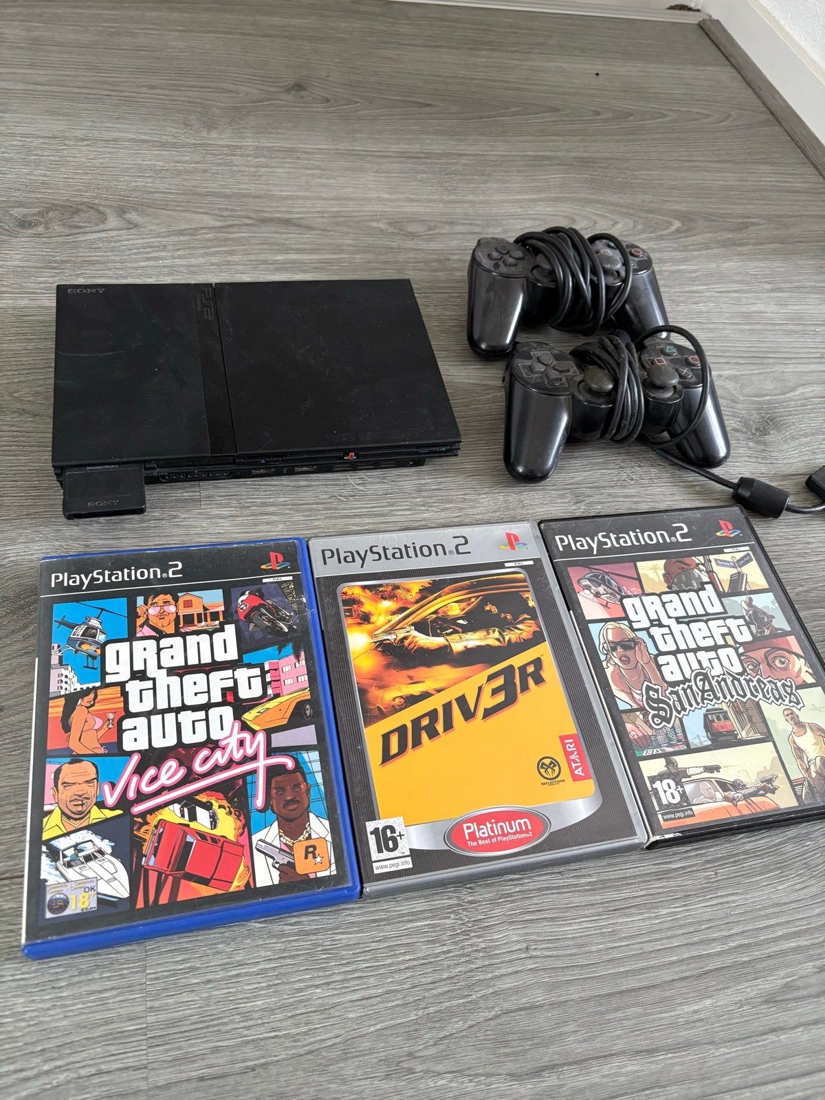 PlayStation 2 Slim met 2 controllers en 3 games, Zwart, Met 2 controllers, Ophalen of Verzenden, Slim