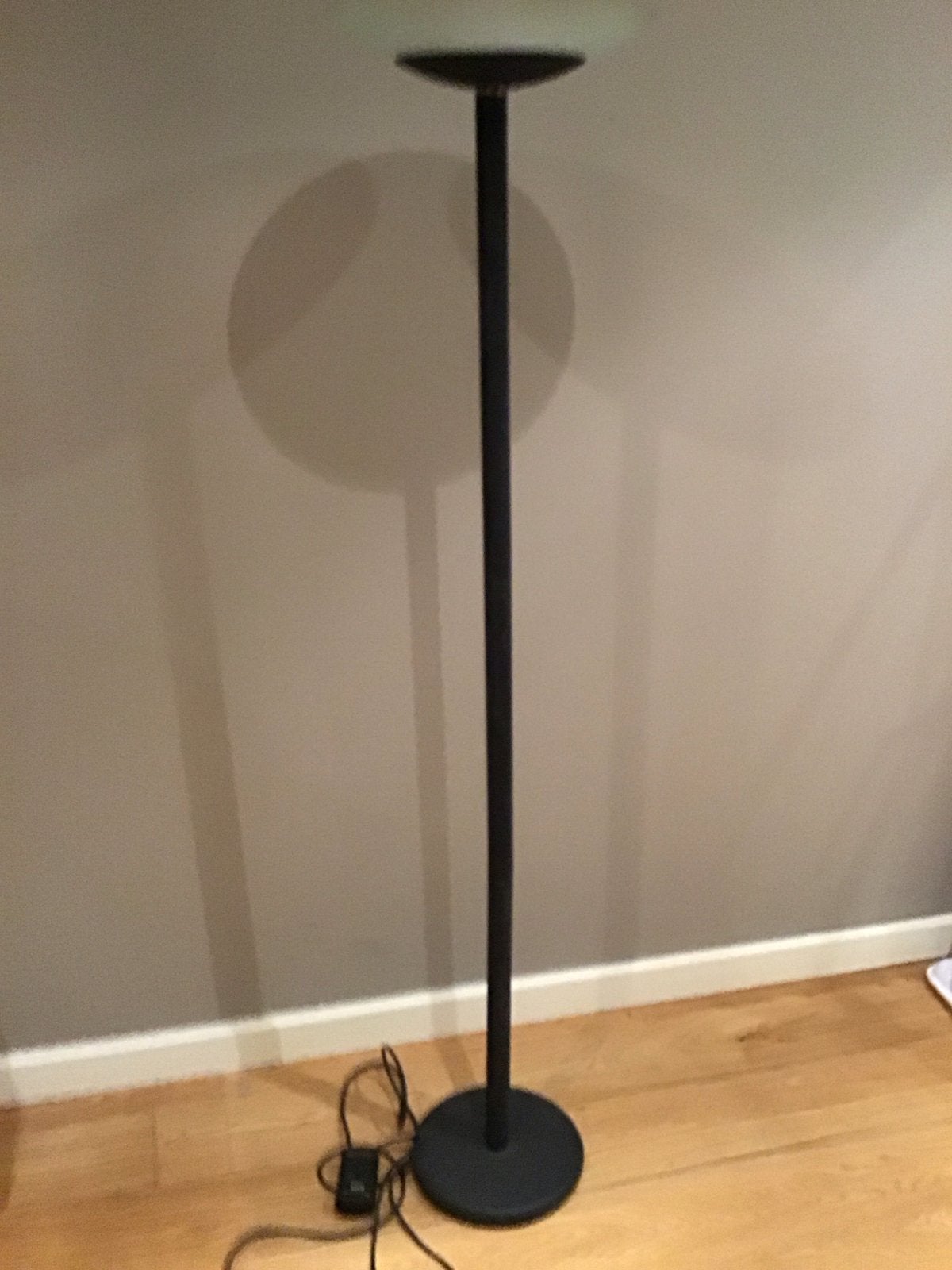Moderne zwarte vloerlamp met uplighter, Ophalen, Overige fittingen, Zo goed als nieuw, Metaal