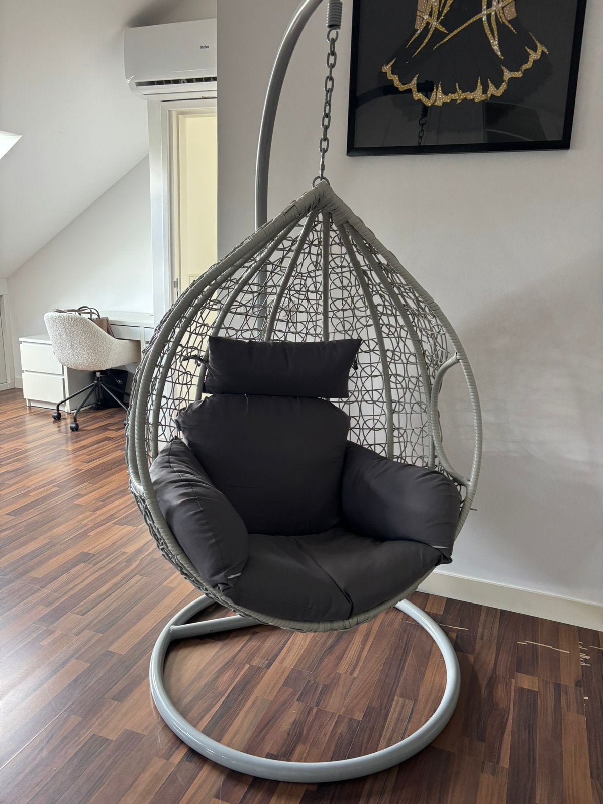 Comfortabele hangstoel met standaard en kussens, Huis en Inrichting, Stoelen, Ophalen, Zo goed als nieuw, Metaal, Eén