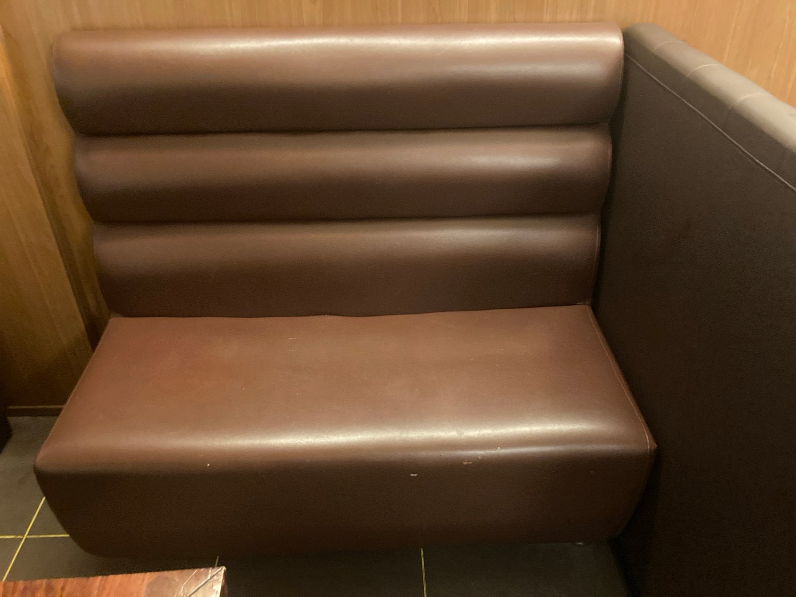 Comfortabele bruine bank voor twee personen, Ophalen, Gebruikt, 150 tot 200 cm, Tweepersoons