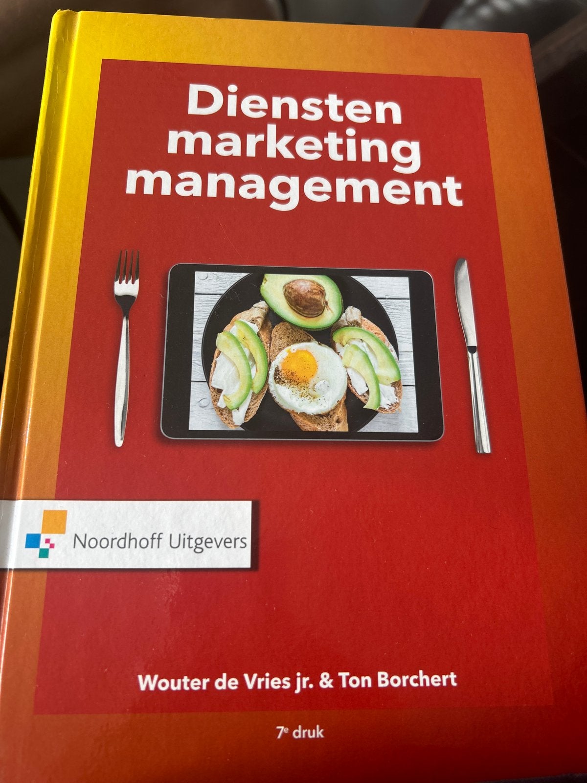 Diensten marketing management - Wouter de Vries jr. & Ton Bo, Boeken, Ophalen of Verzenden, Zo goed als nieuw, Economie en Marketing
