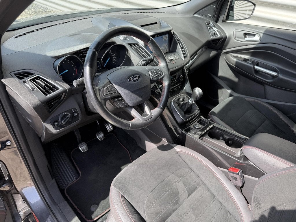 Ford Kuga 1.5 ST-Line Pano Camera Trekhaak ST, 4 cilinders, Automatische klimaatregeling, Leder, Bedrijf